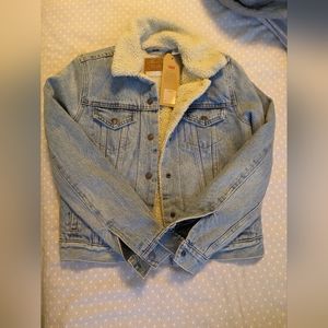 New with tags Sherpa lined Levi jean jacket
